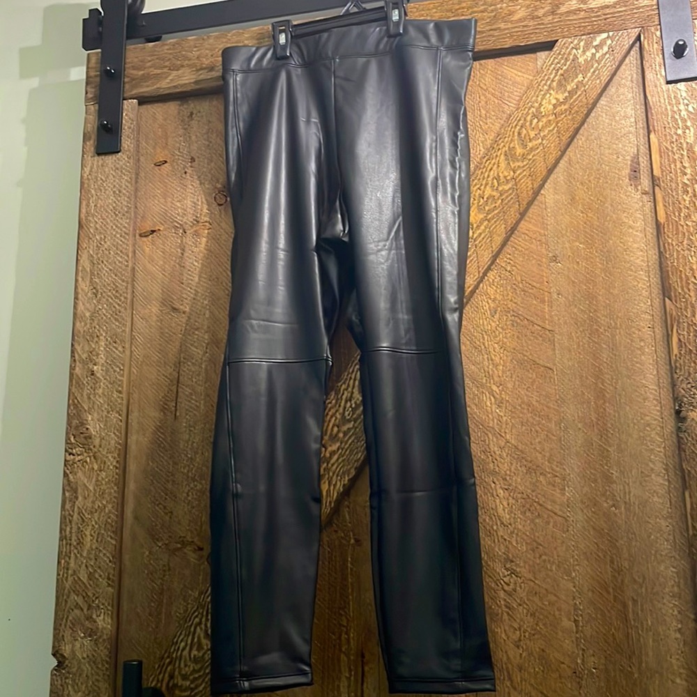 Womens Express petite vegan leather seamed leggings